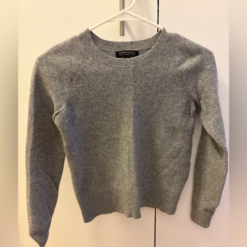 Banana Republic Light Gray Women's Crew Neck Sweater